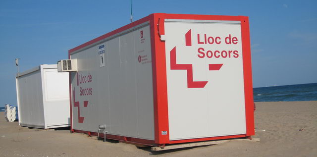 Un dels tres llocs de socors de la Creu Roja a la platja de Gav&agrave; Mar (Estiu de 2008)